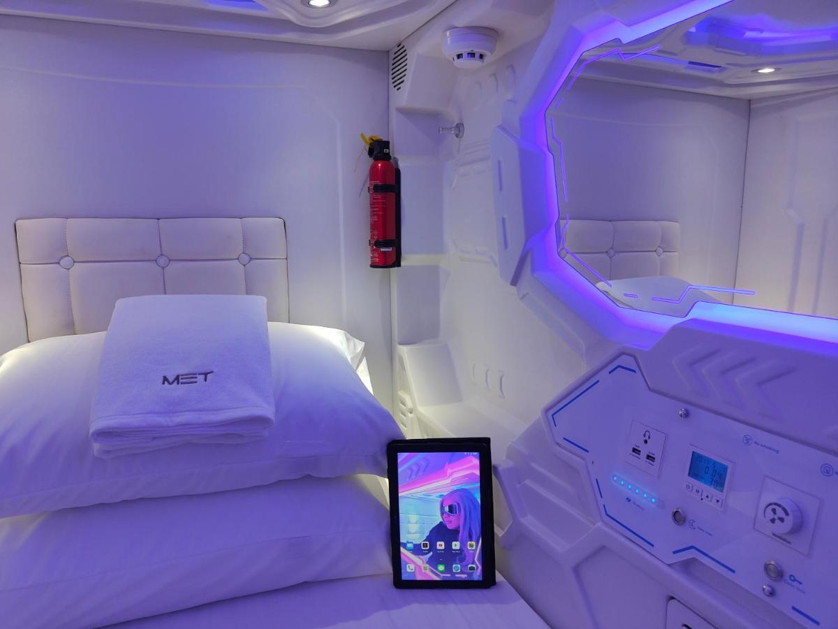 Met A Space Pod @Phrom Phong Bangkok Exterior foto