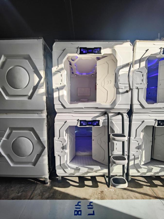 Met A Space Pod @Phrom Phong Bangkok Exterior foto